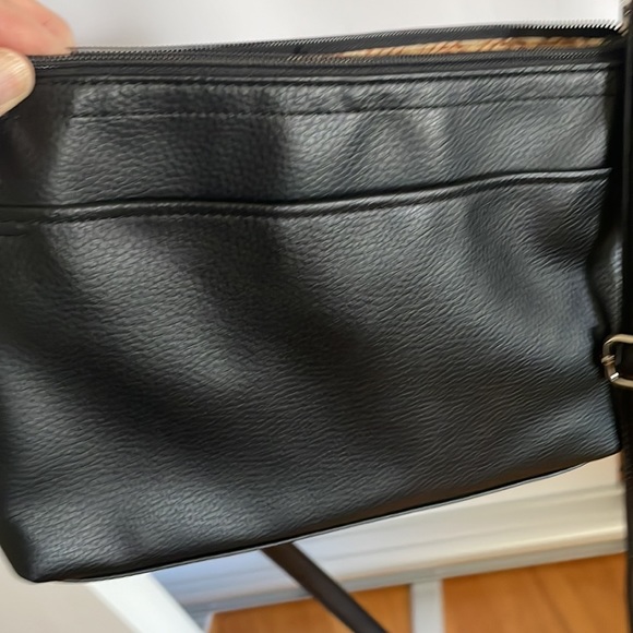 Italian made Crossbody purse Tignanello black leather with inside pockets - Picture 5 of 5